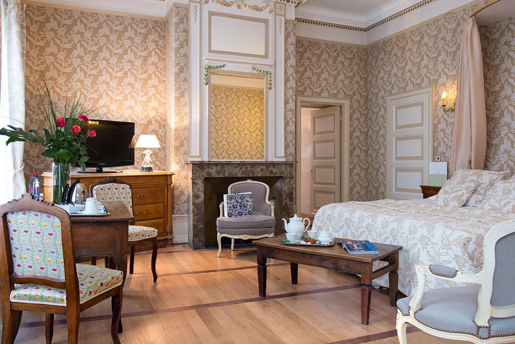 ホテル シャトー ドゥ ココヴ Recques-sur-Hem エクステリア 写真
